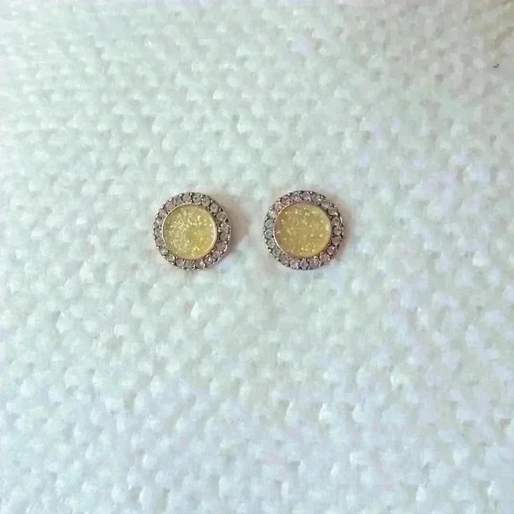 Round earrings